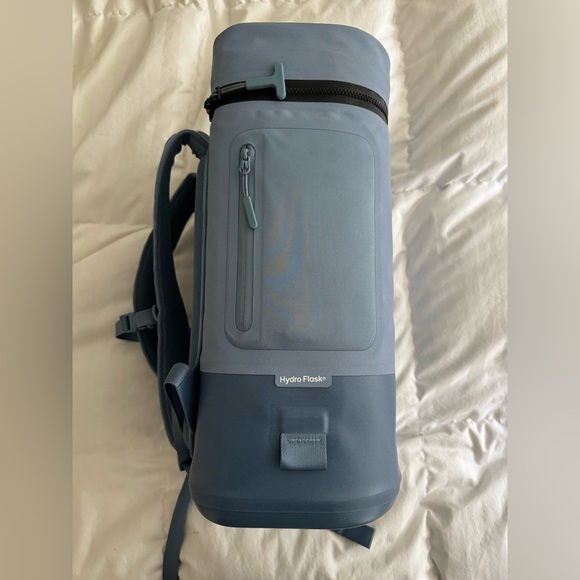 🔥 SOLD on FB 🔥 Hydro flask unbound series 22 L soft cooler backpack NWT - Picture 5 of 10